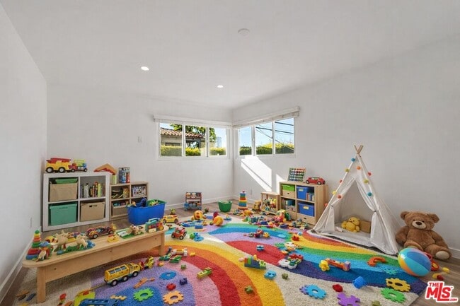 Building Photo - 9588 W Olympic Blvd