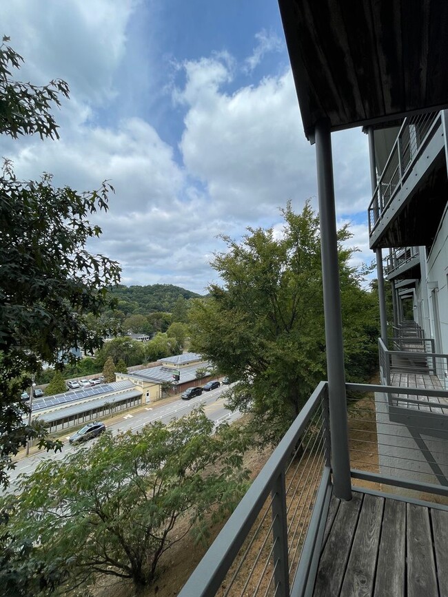 Building Photo - Three levels of views