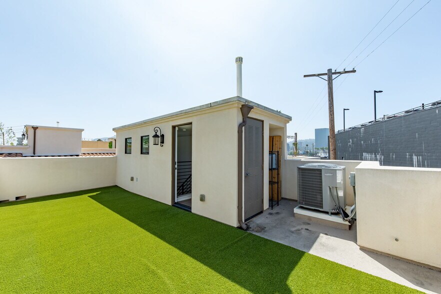 Building Photo - 10736 Bloomfield St