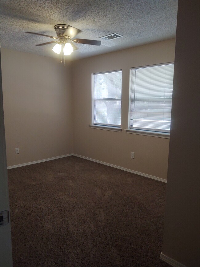 Building Photo - 2608 Virginia Ave