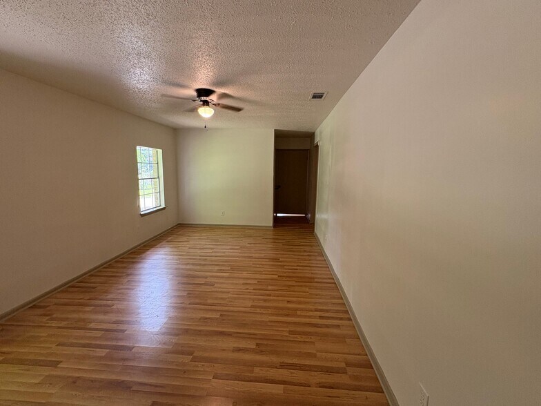 Building Photo - 861 Welworth St