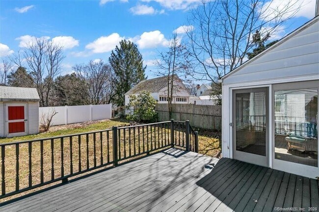 Building Photo - 21 Lilac Ave