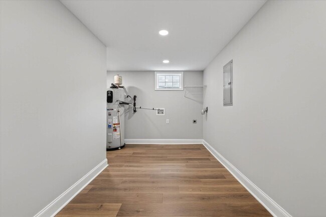 Building Photo - 221 Clearview Dr