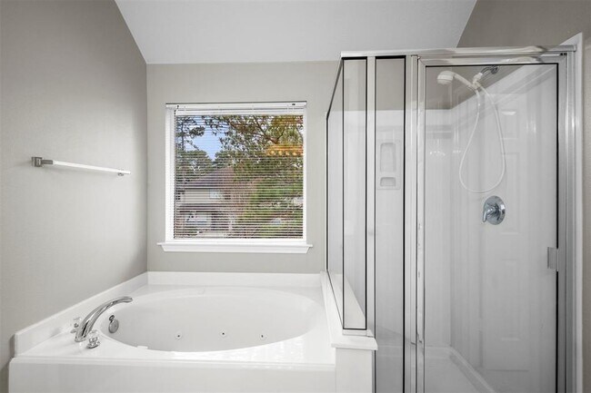 Building Photo - 23 E Twinvale Loop