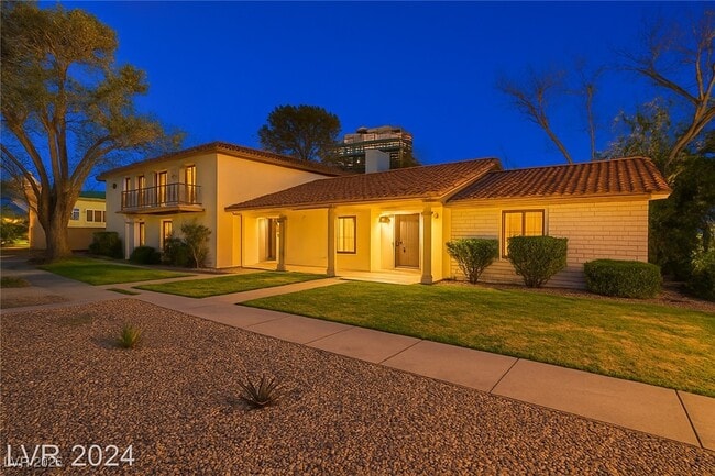 Building Photo - 3045 Pinehurst Dr