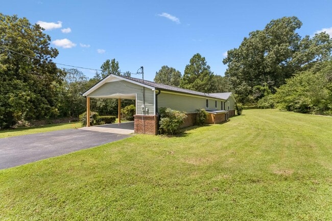 Building Photo - 1001 Lakeside Dr