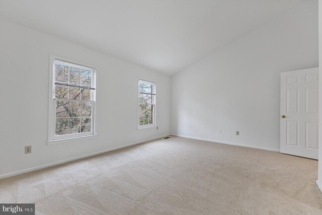 Building Photo - 918 White Pine Pl