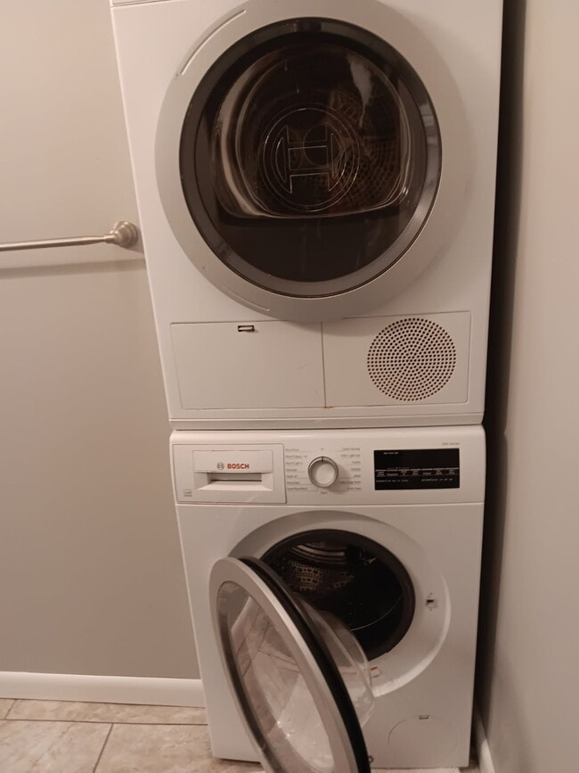 Building Photo - 14242 Hein Ln