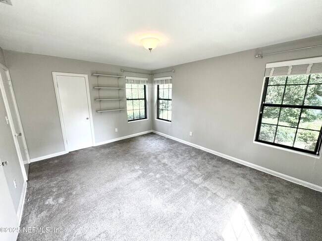 Building Photo - 1692 E Holly Oaks Lake Rd