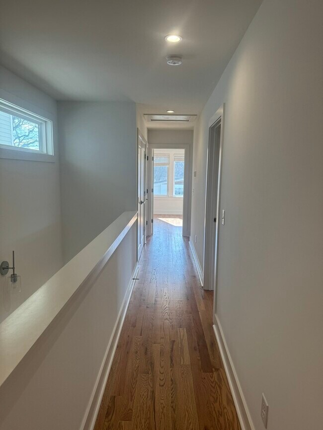 Building Photo - 1822 16th Ave N