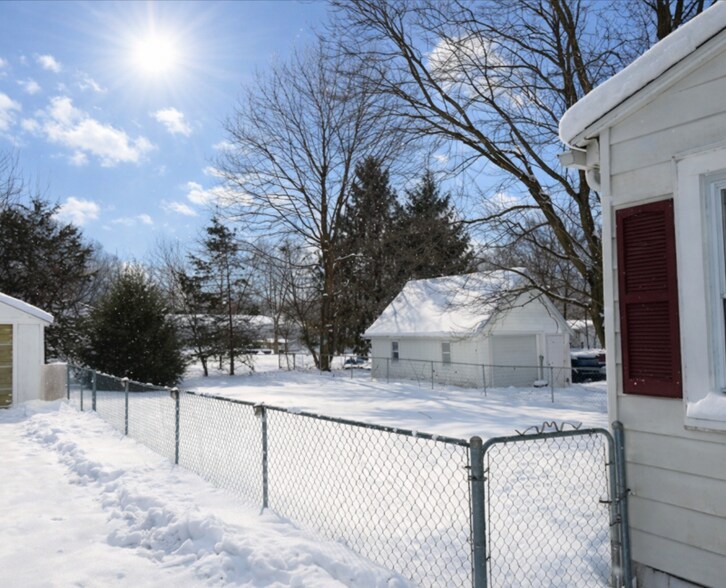 Building Photo - 162 Barney Blvd