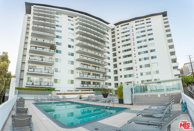 Building Photo - 1155 N La Cienega Blvd