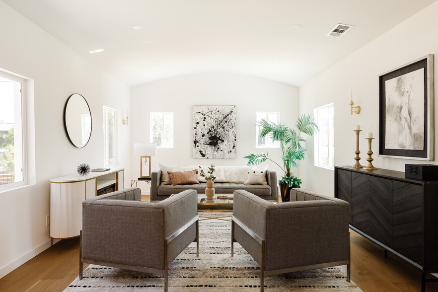 Building Photo - 4879 Hartwick St