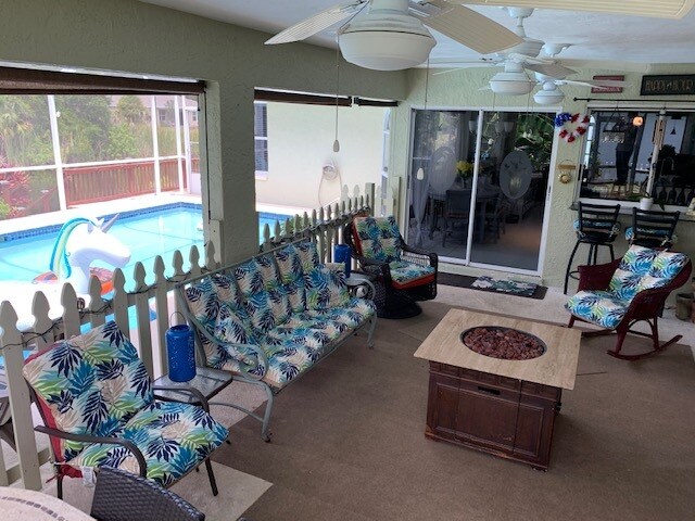 Lanai & Pool - 704 SW 11th Pl