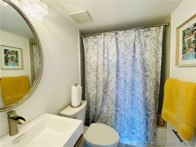 Building Photo - 7440 S Ocean Dr