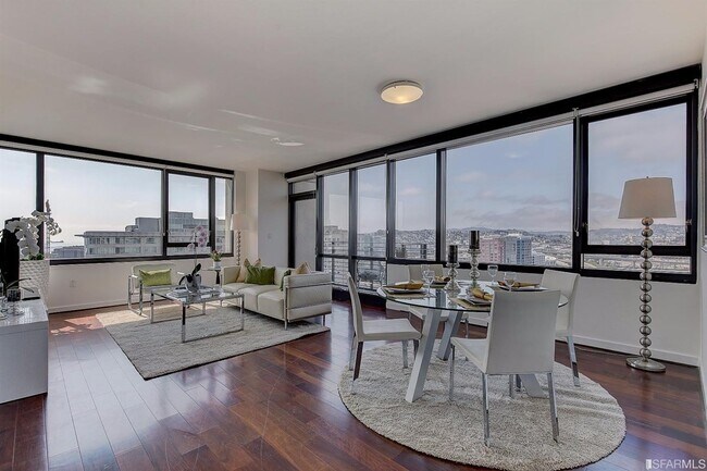 Building Photo - 2 BD 1.5BA Condo with Views! Location! Pen...