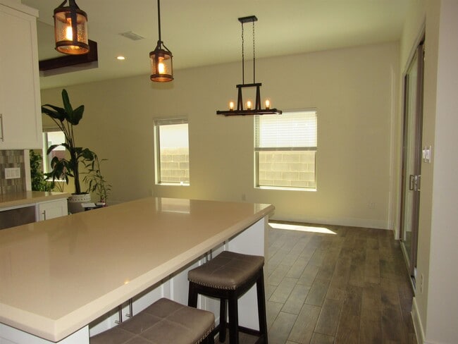 Building Photo - 2419 Messi St
