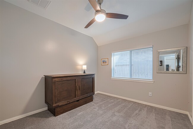 Building Photo - 2347 Golden Shores Ln