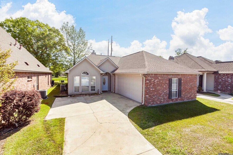 Building Photo - 2129 Hunters Trl Dr