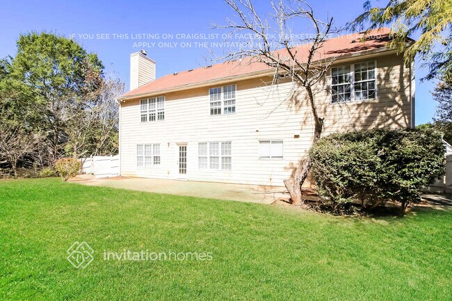 Building Photo - 1418 Fall River Dr