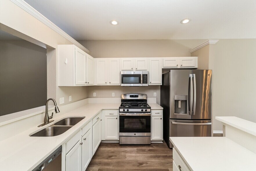 Building Photo - 6707 Cambridge Park Dr