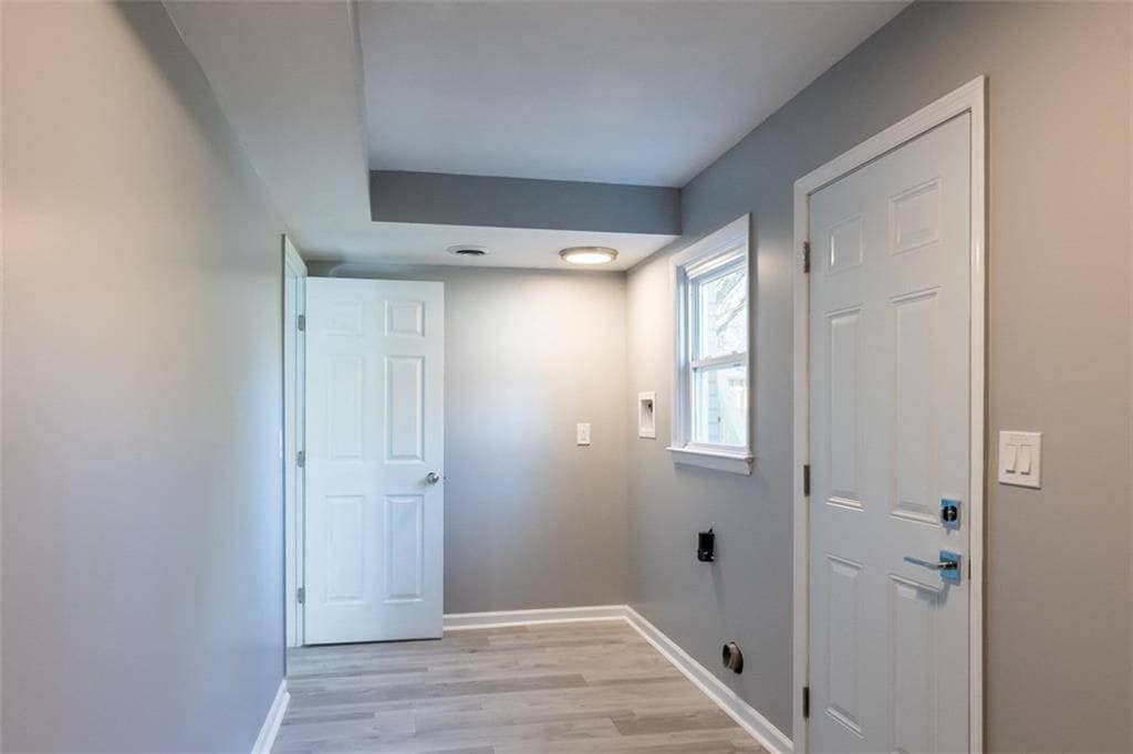 Building Photo - Room in House on Trafalgar Way