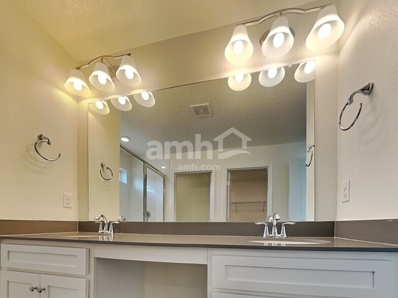 Building Photo - 2108 Saffron Walden Dr