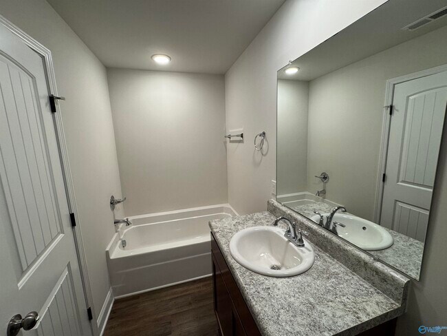 Building Photo - 103 Woodsbrook Pl SW