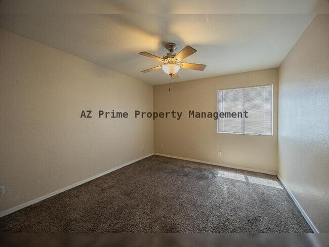 Building Photo - 2121 W Royal Palm Rd