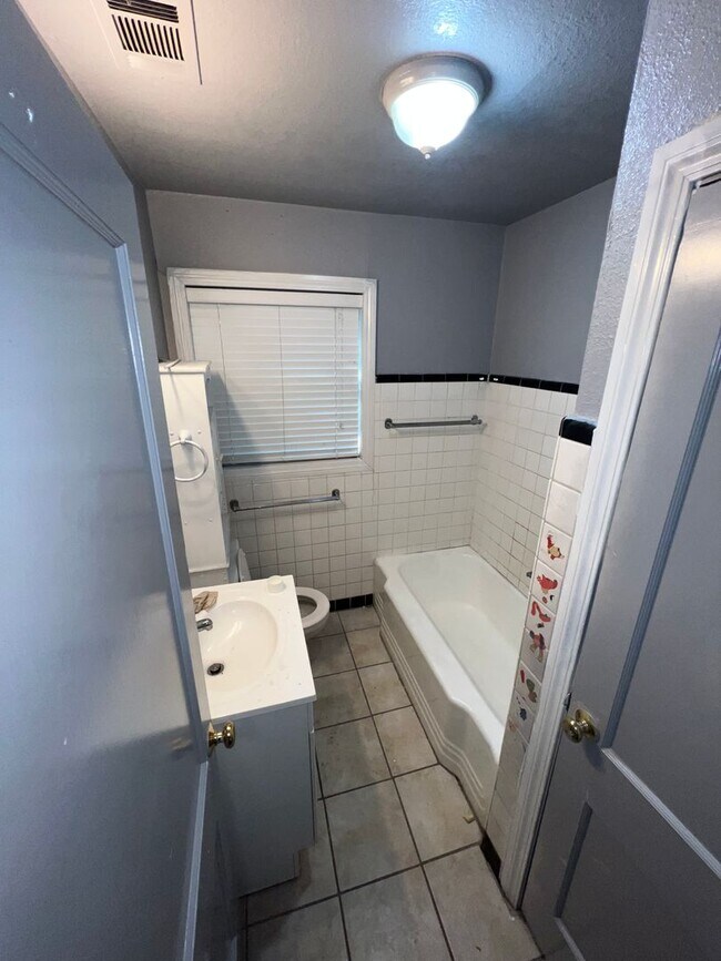 Building Photo - 4517 Bullen St
