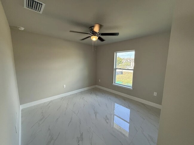 Building Photo - 3207 36th St SW