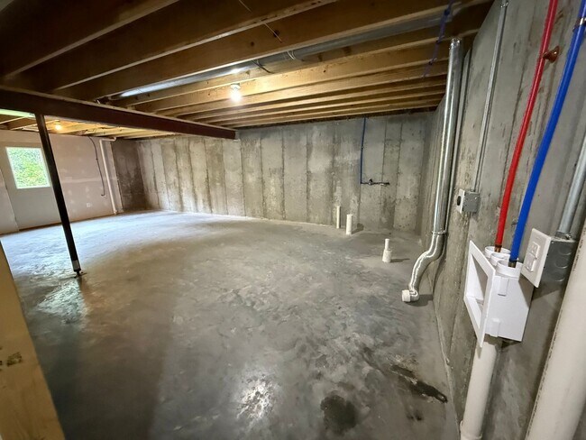 Building Photo - 842 Lakeway Dr