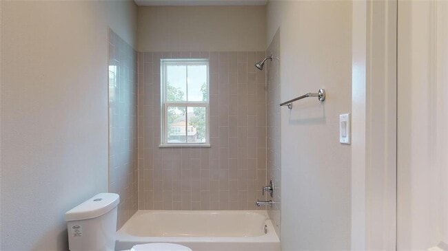 Building Photo - 2413 Chapman St