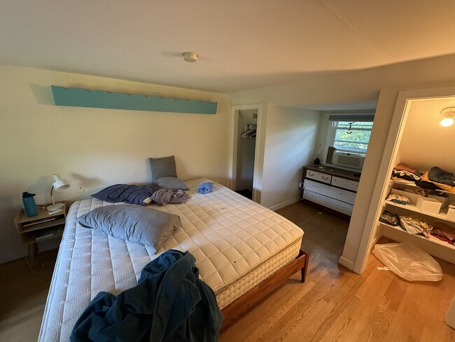 Building Photo - 141 Pearsall Pl
