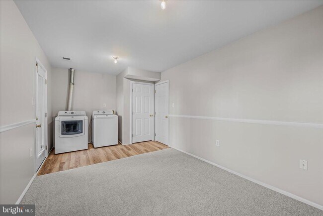 Building Photo - 27 Fiser Ln