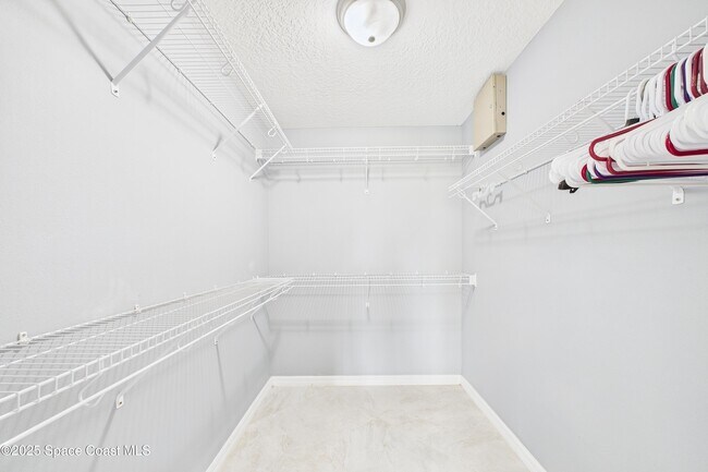 Building Photo - 1936 Gloria Cir