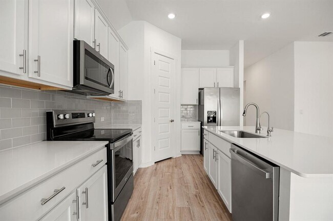 Building Photo - 904 Balsora Cv