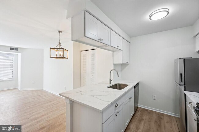 Building Photo - 9912 Hellingly Pl