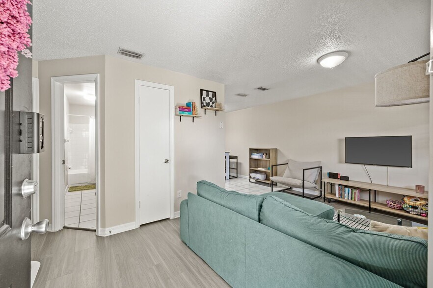 Building Photo - 310 S Orleans Ave