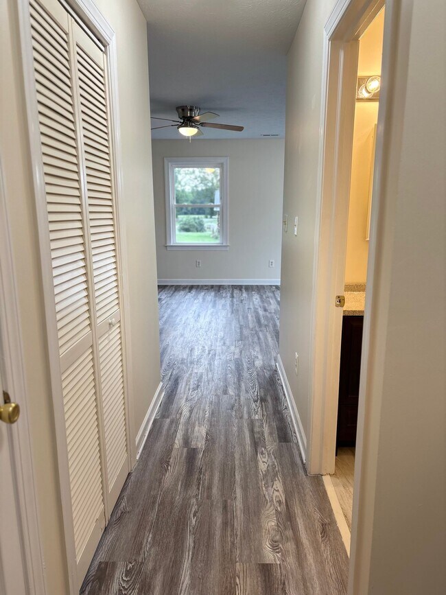 Building Photo - 10399 Hope Cir