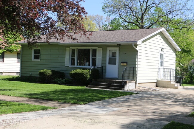 Building Photo - 710 W 20th St