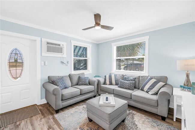 Building Photo - 6892 Gulf Winds Dr