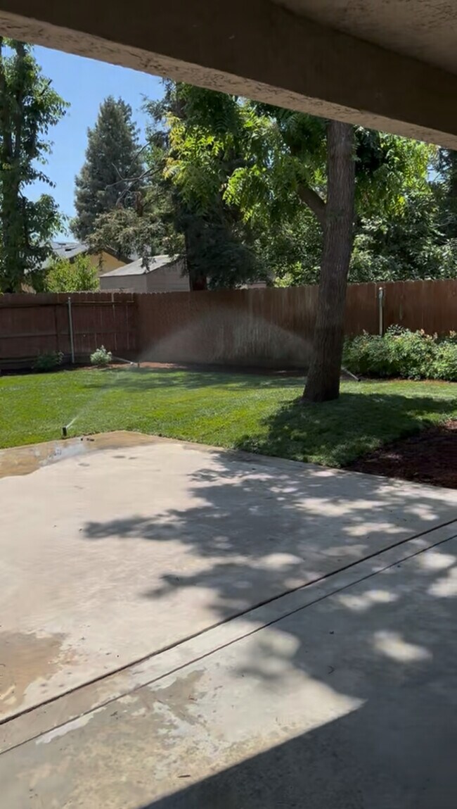 Building Photo - 829 E Chickadee Ct