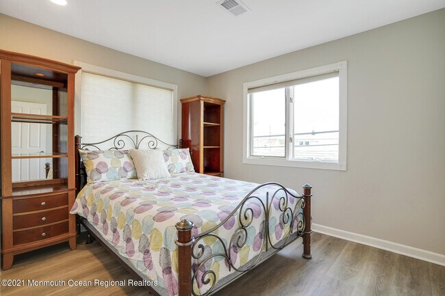 Building Photo - 231 Sumner Ave