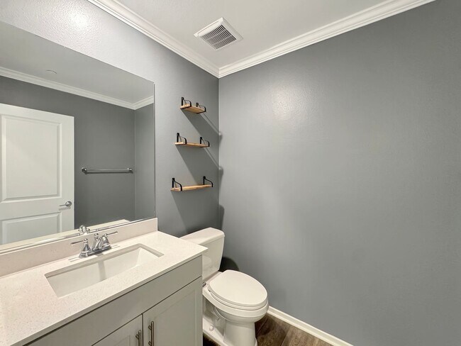 Building Photo - Great 3B/2.5BA Townhome in Otay Mesa!