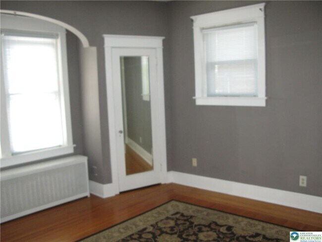 Building Photo - 520 N Muhlenberg St