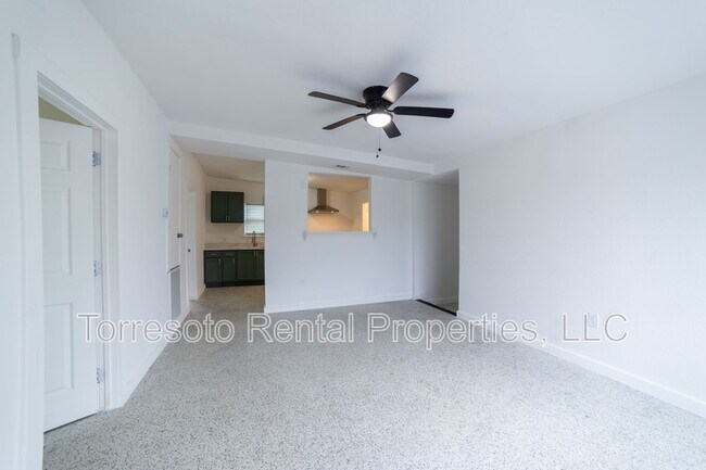 Building Photo - 823 N Trinity