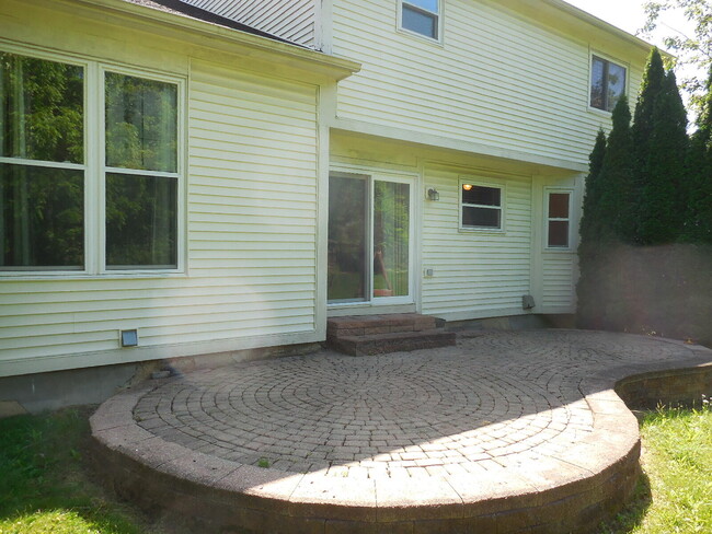 Building Photo - 3020 Gallinger Dr