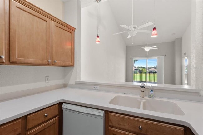 Building Photo - 819 Fairwaycove Ln