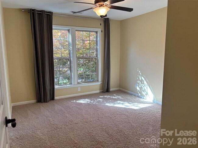 Building Photo - 8811 Tamarron Dr